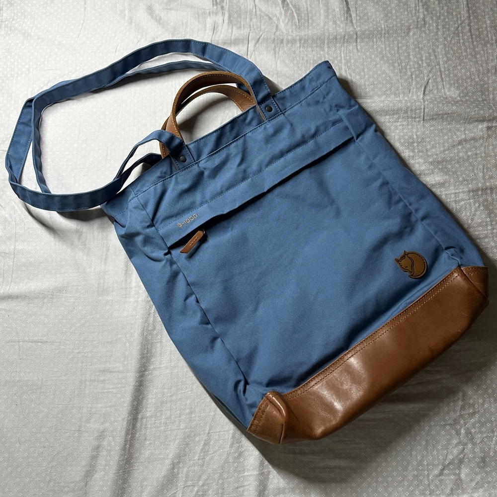 Fjallraven Totepack No. 2 in Blue Ridge